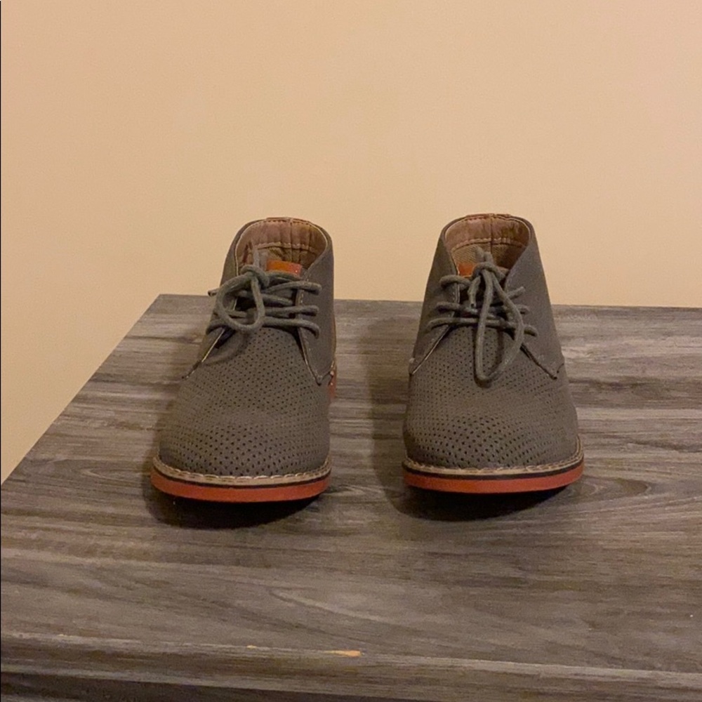 Shoes - Picture 2 of 6